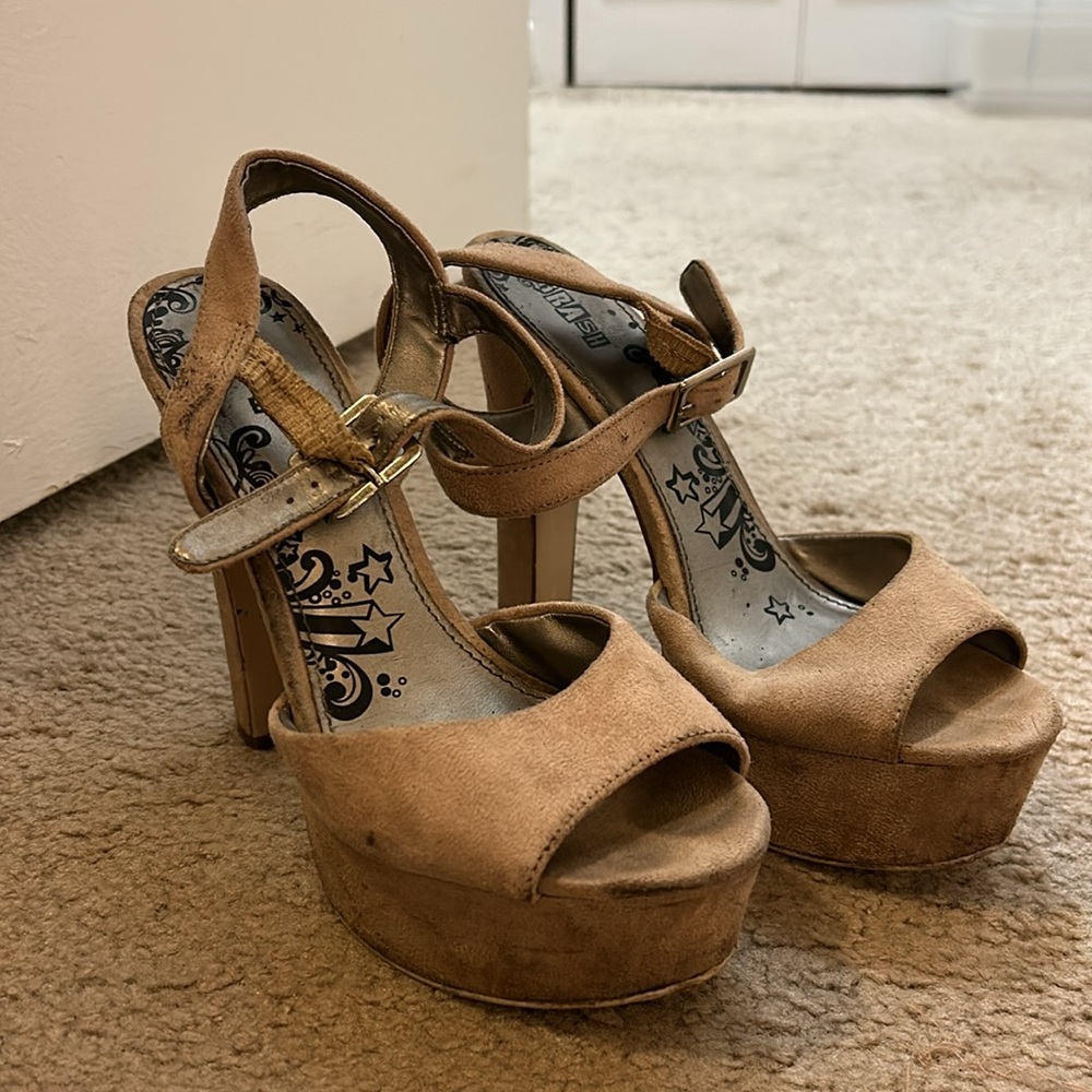 Cream Platforms